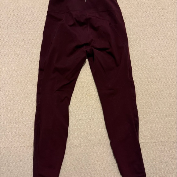 Burgundy Old Navy Elevate Leggings size Medium - Picture 2 of 5